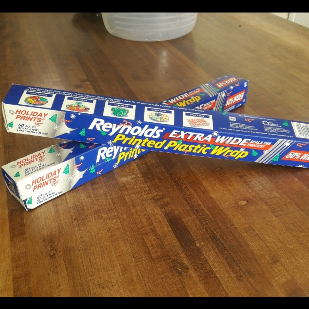 VINTAGE EXTRA WIDE REYNOLDS PLASTIC WRAP Holiday Prints 1999 New Sealed 2/50sq